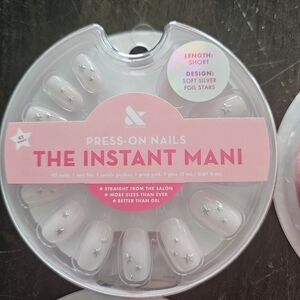 Olive And June Press-on Nails, Soft Silver Foil Stars, Short Round